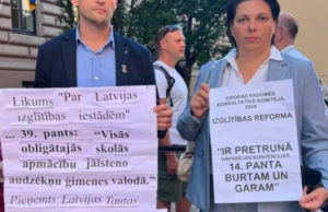 В Риге прошел пикет в поддержку сохранения русского языка в образовании