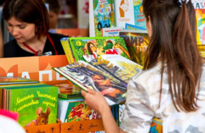 Книги из России начали ввозить в Латвию через Эстонию