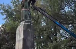 В польском Жешуве начали снос памятника благодарности воинам Красной армии
