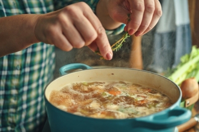 Могут ли определённые продукты усилить симптомы простуды, как еда влияет на простуду, что можно есть, когда болеешь?