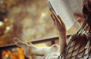 10 художественных новинок для чтения вечером