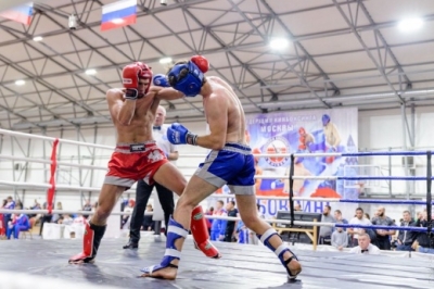 Кикбоксинг дома: 6 упражнений из кикбоксинга, которые прокачают все тело