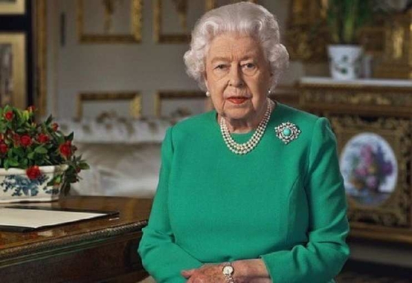 zhelajushhie-prostitsja-s-elizavetoj-ii-vystroilis-v-semikilometrovuju-ochered-790f584