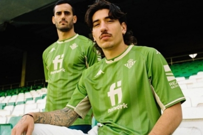 Off-White разработал новую форму для &laquo;Милана&raquo;: новые куртки, костюмы и другая одежда