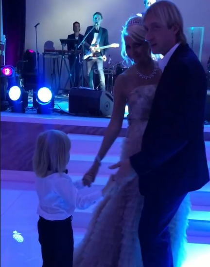 Рудковская поздравила Плющенко с днем рождения трогательным видео