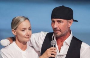 Жена Романа Костомарова Домнина заявила, что главная поддержка во время болезни мужа шла от его брата