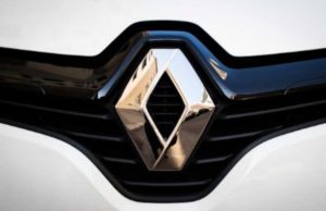 Автобренд Renault показал изображение салона нового кроссовера Kardian