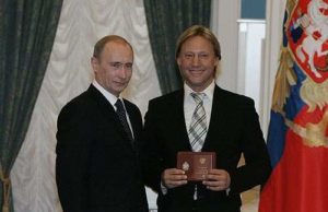 Дмитрий Харатьян объяснил свое отношение к уехавшим актерам
