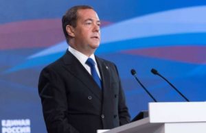 Дмитрий Медведев предложил сравнить масштабы митингов за Палестину и Украину