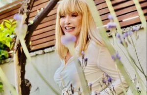 Экс-дизайнер Пугачёвой Любовь Аксёнова рассказала о страданиях певицы вдали от Родины