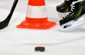 Игроку НХЛ Джонсону порезали шею коньком в матче чемпионата Англии