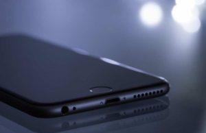 iPhone первого поколения в коробке FedEx выставили на торги