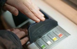 Юрист Гусятников рассказал, как мошенники крадут деньги с банковских вкладов