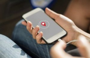 Киберэксперт Шамиль Магомедов предостерег от использования чужих зарядок для смартфона