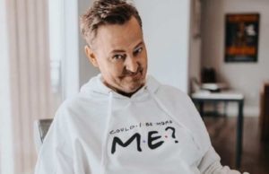 Кинокритик Шнейдеров: Мэттью Перри был самым молодым в сериале «Друзья» и привлекательным для зрительниц