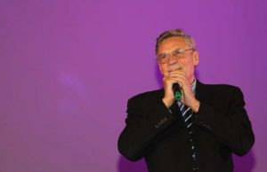 Мать выгоняла его беременную жену на улицу: Как Александру Михайлову удалось повторить судьбу своих героев