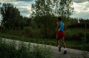 Нарколог Клименко объяснила, почему нельзя сочетать пиво с бегом