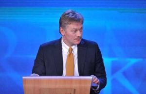 Песков считает волатильность курса рубля нормальным экономическим процессом