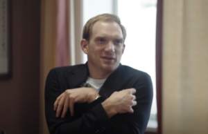 Покинувший Россию Андрей Бурковский сыграет на Бродвее в спектакле о еврейском погроме
