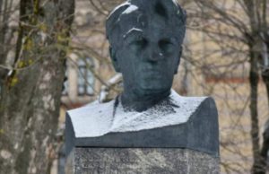Рижская дума поддержала снос бюста академика Мстислава Келдиша