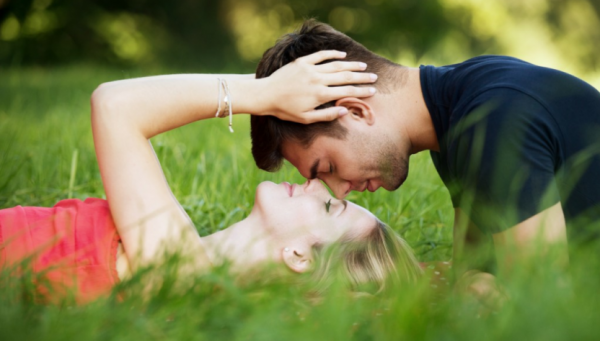 seksolog-grjaznova-nazvala-effektivnyj-sposob-sohranit-otnoshenija-na-rasstojanii-05e961d