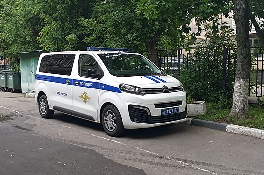 v-ekaterinburge-shkolnica-podralas-s-dvumja-policejskimi-cde3914