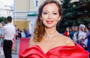 Звезда «Кадетства» Захарова впервые вывела в свет 6-летнюю дочь