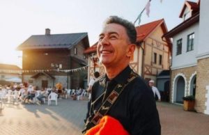 Валерий Сюткин увлекся музыкой благодаря песням группы The Beatles