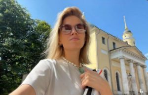Дарья Мельникова встречается с менее успешным актером Романом Набатовым