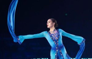 Алине Загитовой требуется человек для распутывания ее наушников