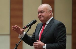 Киселев: Максудов — образец нового поколения военкоров, отличающихся мужеством