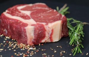 Гастроэнтеролог Ситникова назвала продукты, способствующие старению и развитию рака