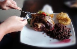 Чем опасно есть мясо диких животных: рассказывает врач