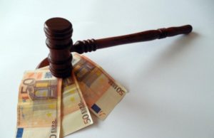 Вечернее платье принцессы Дианы от дизайнера Азагури продано на торгах более чем за $1 миллион