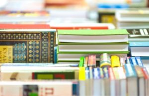 Русская гуманитарная миссия передала книги школе в Ташкенте