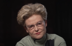 Елена Малышева объяснила, как правильно употреблять шампанское