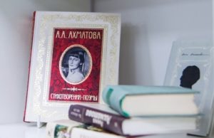 Южнойкорейский профессор собирает редкие издания стихов Анны Ахматовой для частного музея