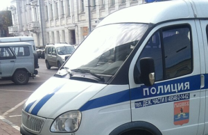 В Санкт-Петербурге школьники потушили Вечный огонь снегом