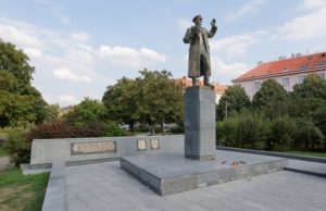 Чешский художник передал в посольство России картину с изображением маршала Конева