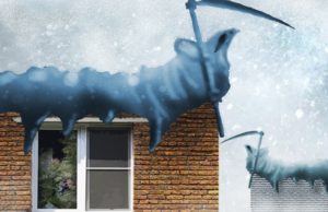 Оттепель обернулась массовым падением льда на машины и травмированием людей: что делать пострадавшим