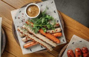 Мюнхенские, тирольские, берлинские: новые колбаски и многое другое в ресторанах «Колбасный цех»