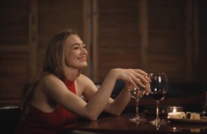 Оксана Акиньшина, Егор Дружинин и Роман Евдокимов в новом трейлере психологической драмы «Неверные»: с 7 марта — эксклюзивно на Wink