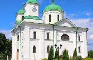 Суд отобрал у канонической Украинской православной церкви Успенский собор в Каневе