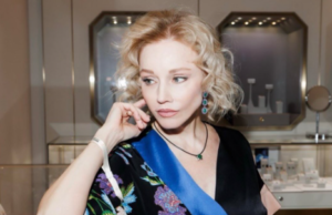 Марина Зудина и ее дочь от Олега Табакова посетили кабаре в откровенных нарядах