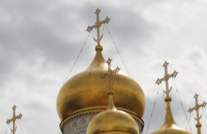 Протоиерей Курлюта объяснил порядок действий при обнаружении иконы или крестика
