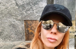 Анастасия Стоцкая показала процесс подготовки к выходу на сцену в шоу «Маска»