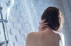 Косметолог Анчикова рассказала, что забывают помыть в душе или в ванной