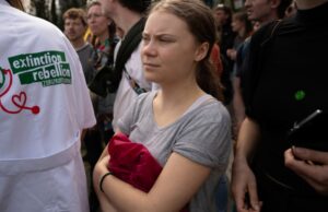 «Мы находимся в чрезвычайной ситуации»: Грету Тунберг дважды задержали голландские полицейские