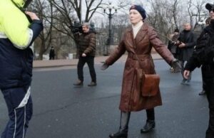 Состоялось заседание суда об изменении меры пресечения антифашистке Елене Крейле