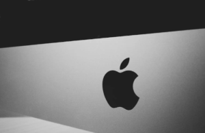 Дизайнер Андерсон допустила, что логотип Apple на iPad перевернут